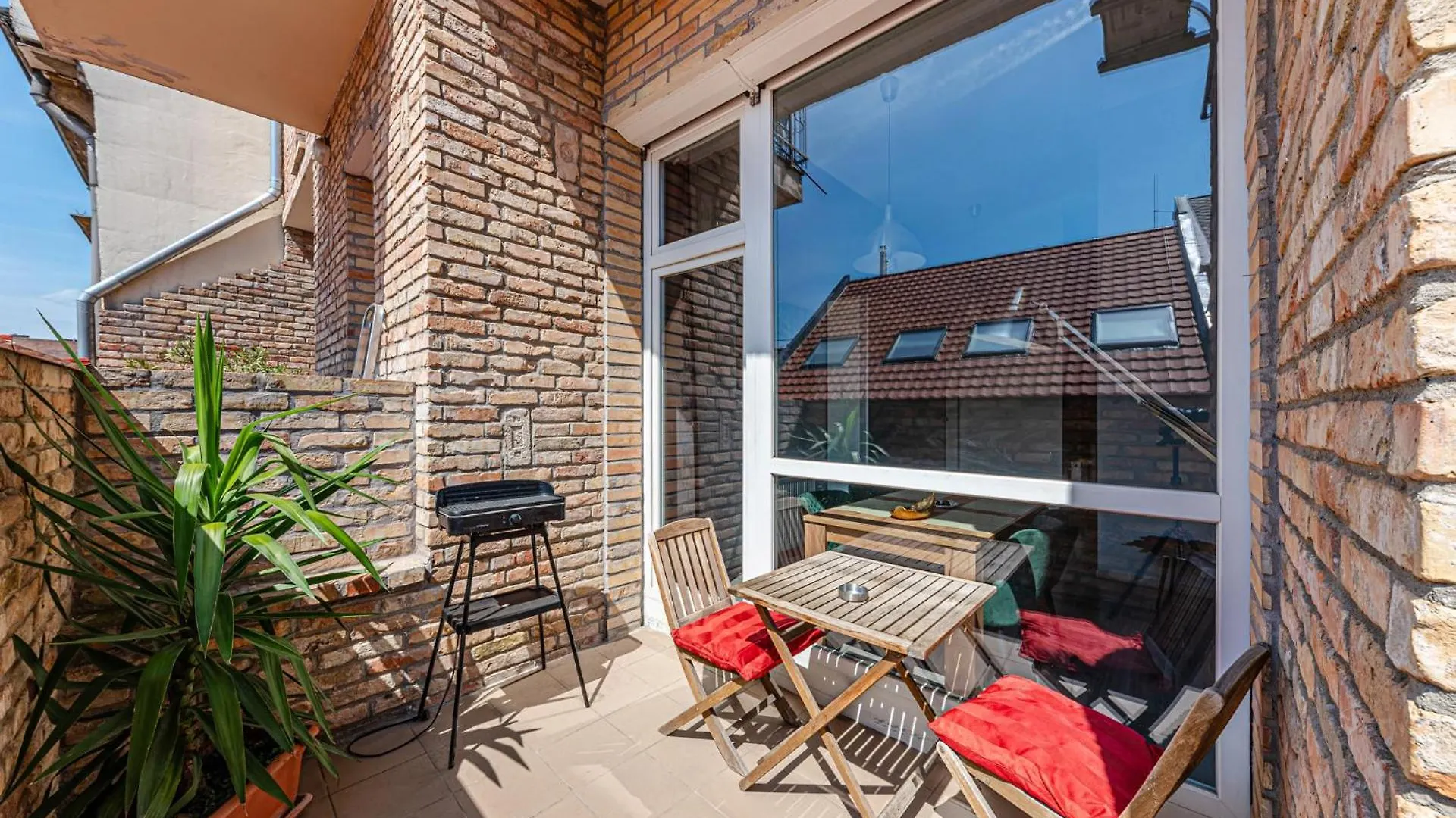 Gold Leaf Apartment In The City Center Budapest