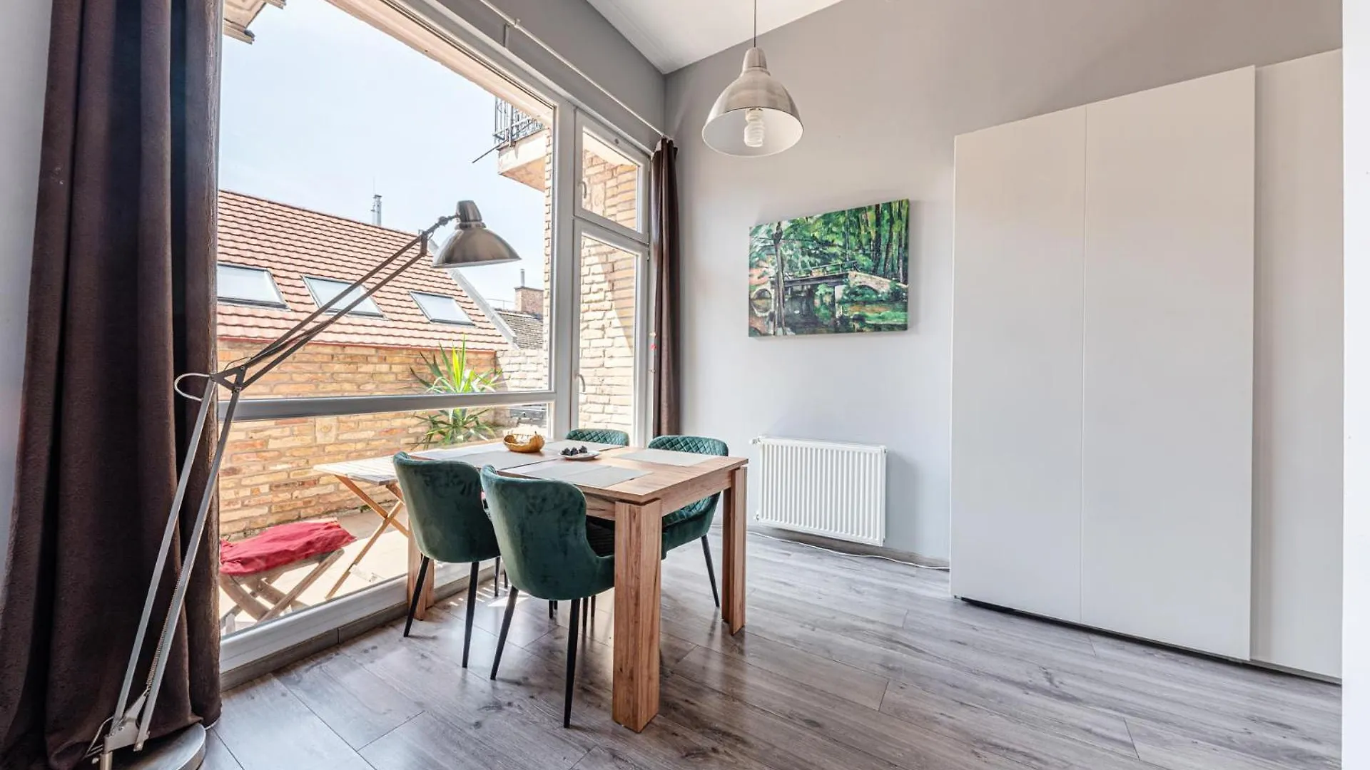 Gold Leaf Apartment In The City Center Budapest