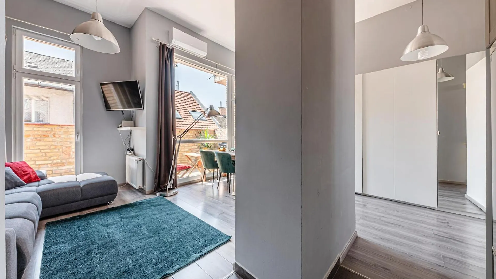 Gold Leaf Apartment In The City Center Budapest