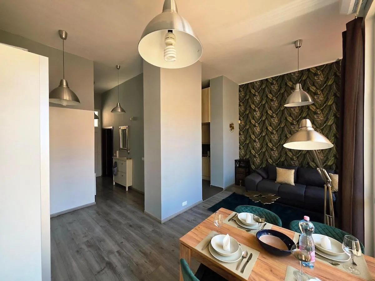 Gold Leaf Apartment In The City Center Budapest