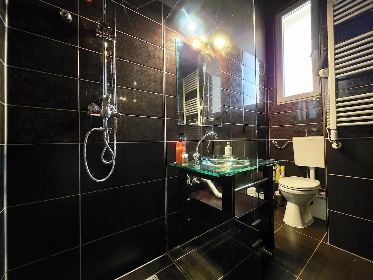 Gold Leaf Apartment In The City Center Budapest