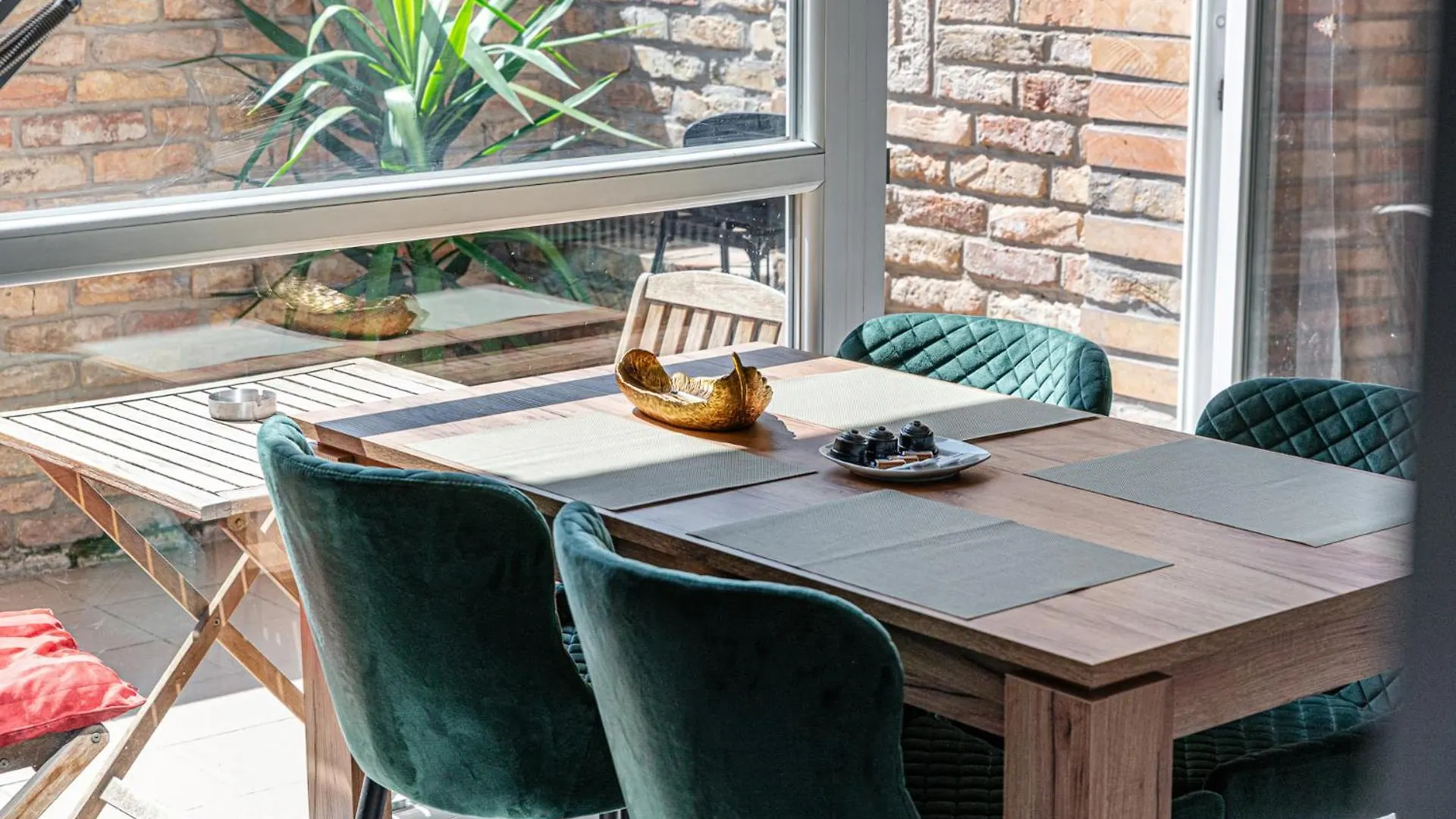 Gold Leaf Apartment In The City Center Budapest