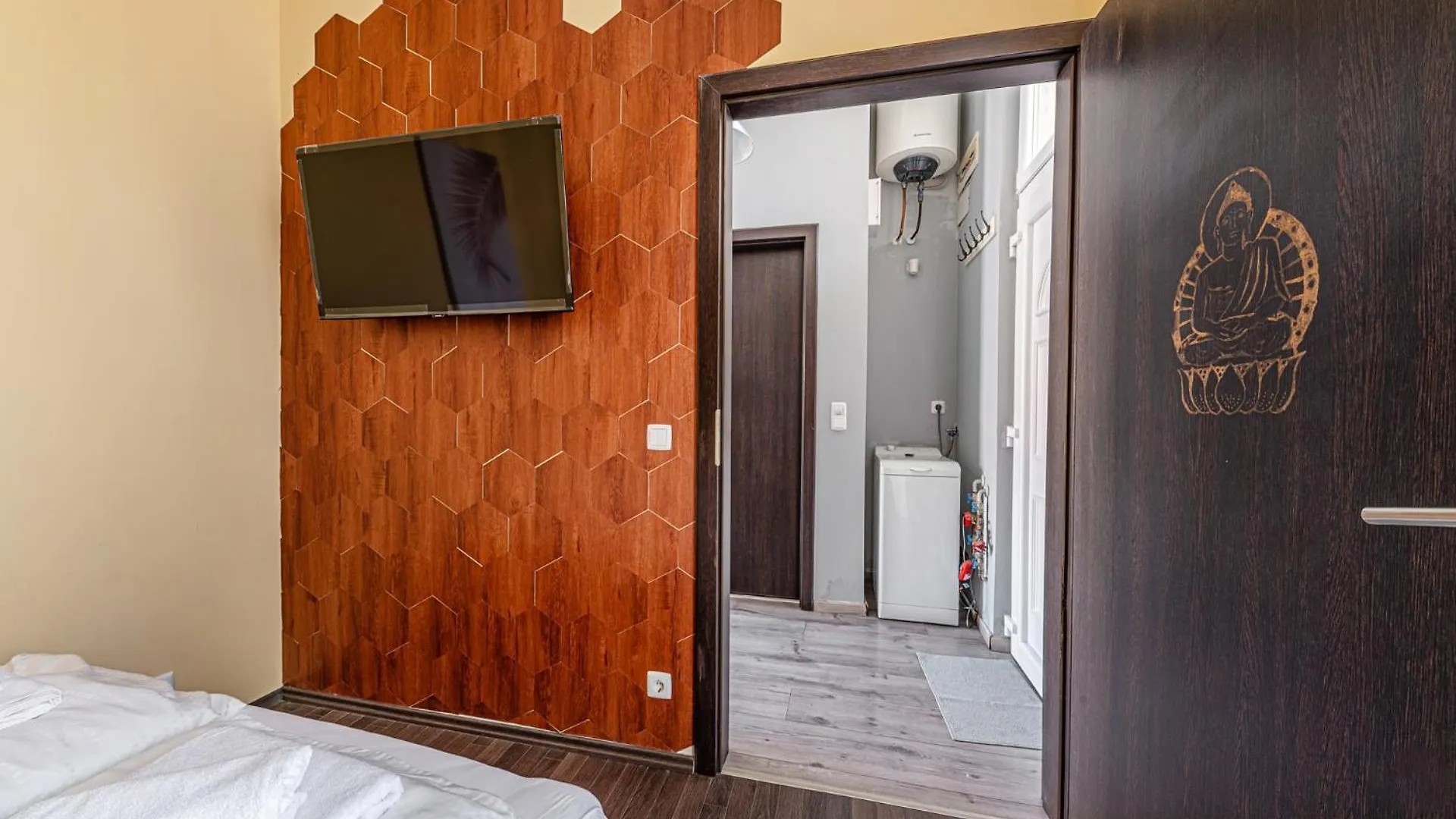 Gold Leaf Apartment In The City Center Budapest Hungary