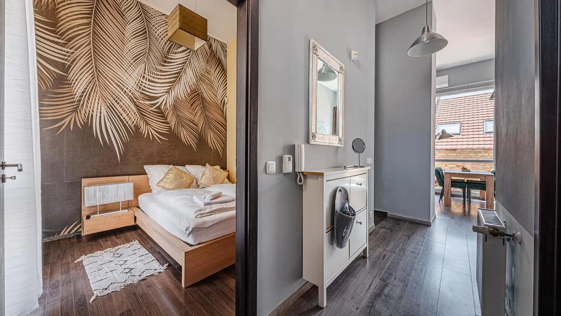 Gold Leaf Apartment In The City Center Budapest Hungary