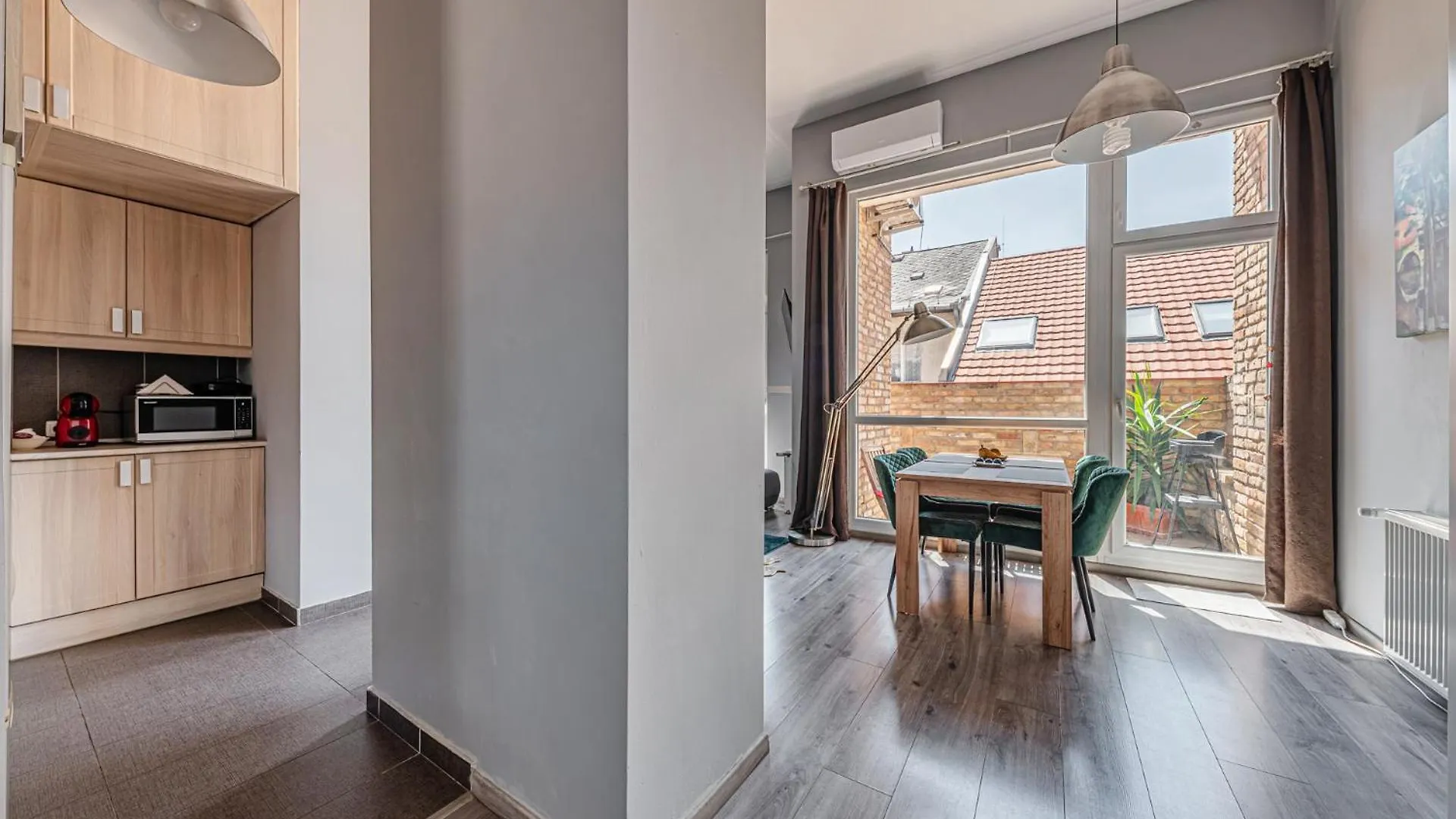Gold Leaf Apartment In The City Center Budapest