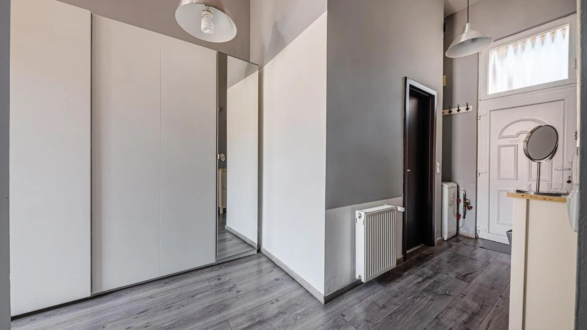 Gold Leaf Apartment In The City Center Budapest Hungary