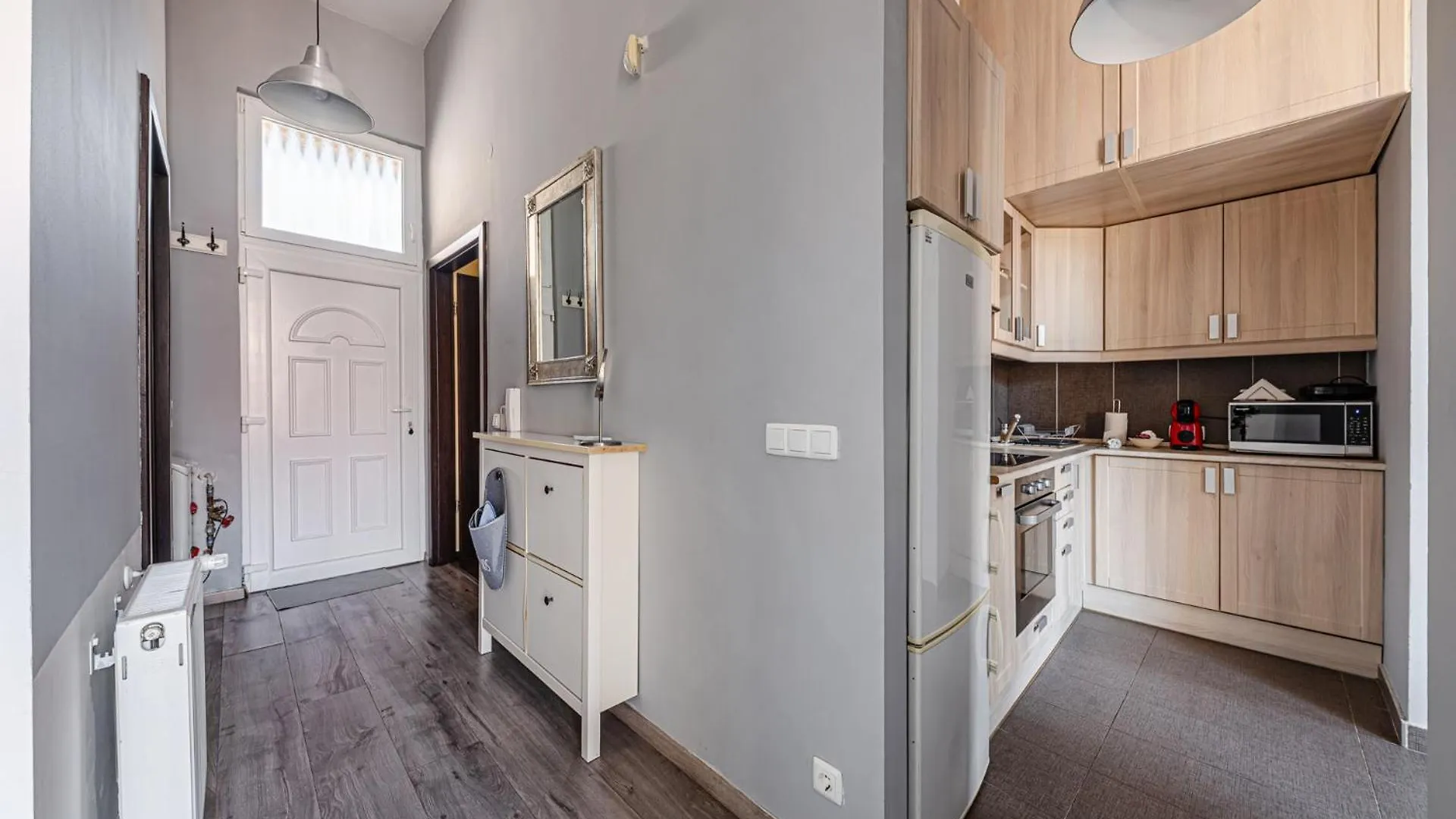 Gold Leaf Apartment In The City Center Budapest
